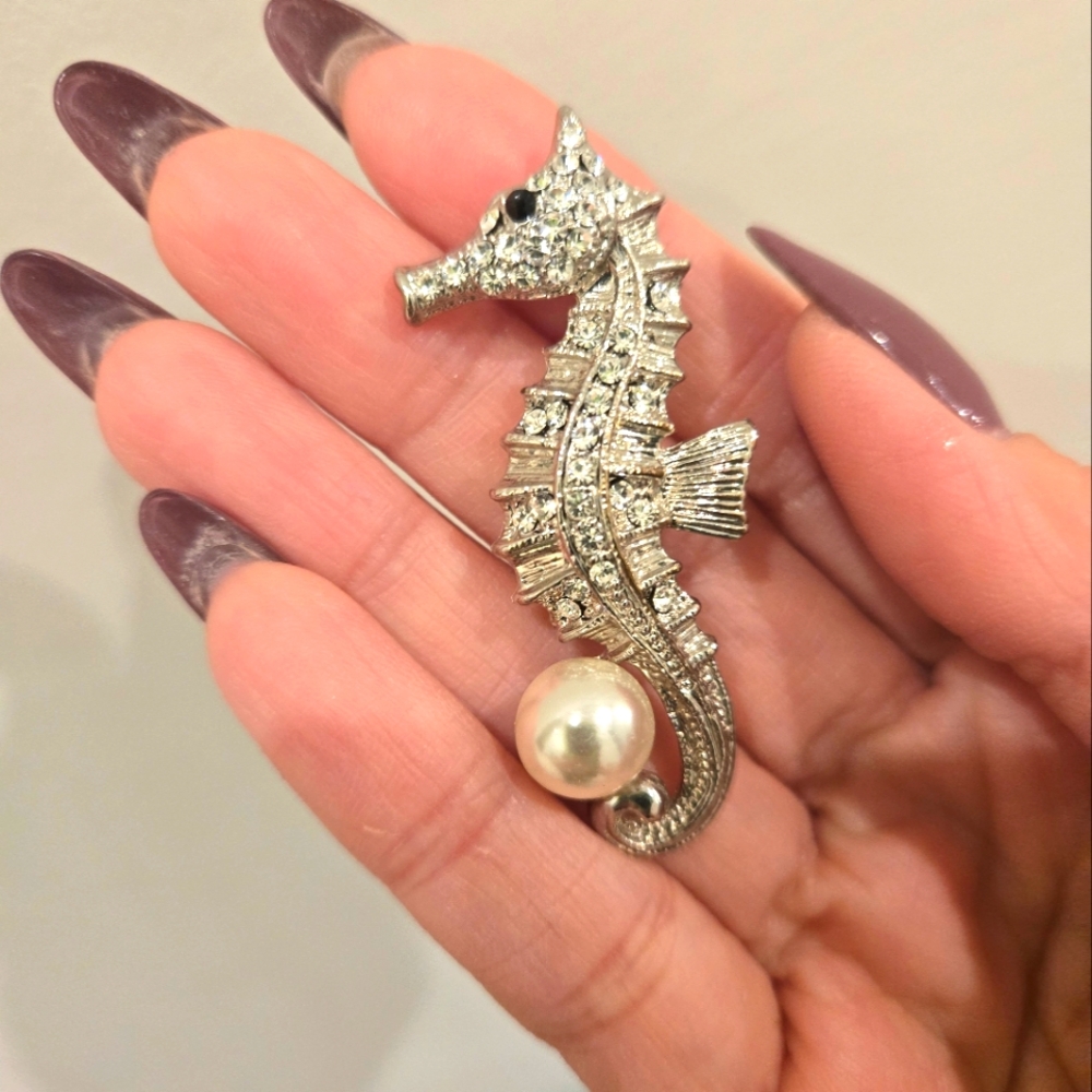 Like new brooch pin